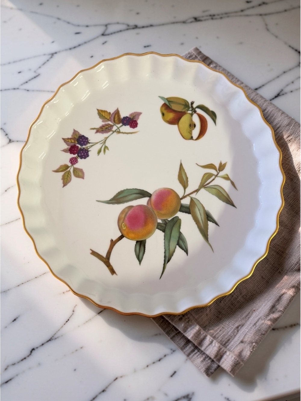 Vintage Royal Worcester Evesham Gold 10” Flan Quiche Dish Peach Apple Blackberry